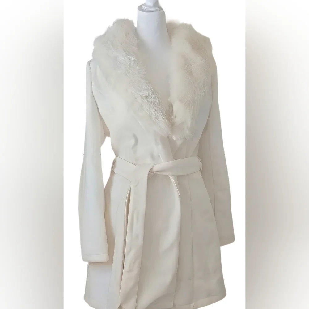 Haute Monde White Pea Coat with Faux Fur Collar - Picture 2 of 8